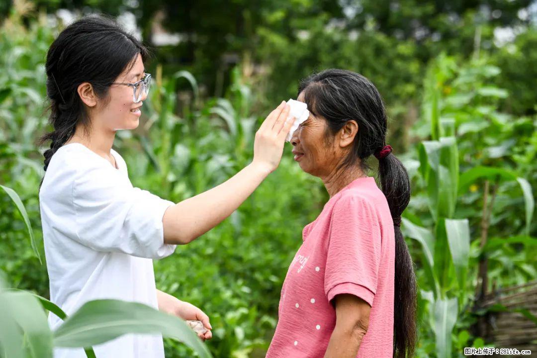 全网追的“扁担女孩”,找了一份暑假工,时薪12元 - 南阳生活资讯 - 南阳28生活网 ny.28life.com